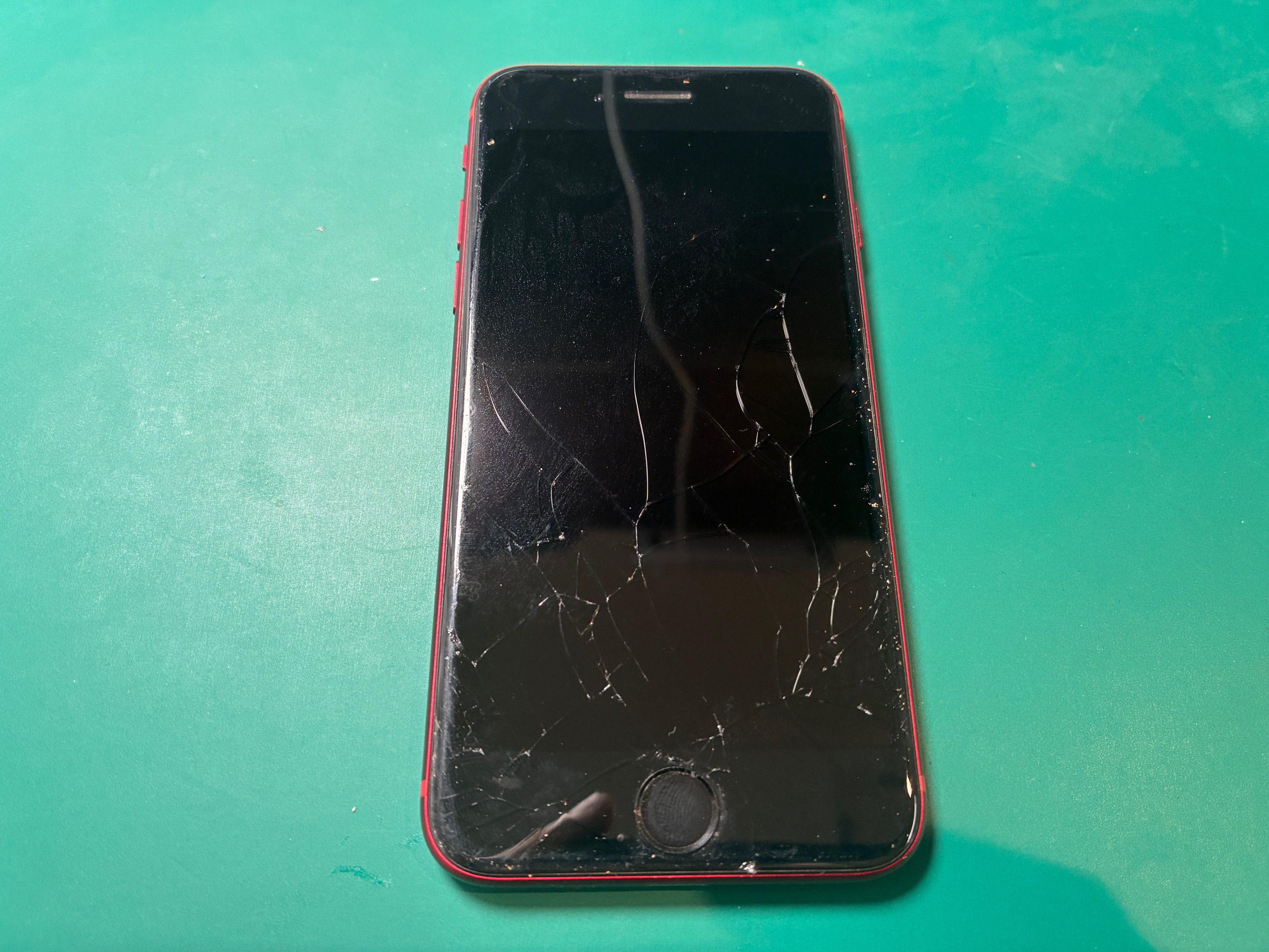 神戸市からお越しのお客様よりiPhoneSE3の画面交換をご依頼いただきました！